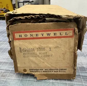 C7010a Honeywell 1006 1 - Photocell Mount Electronic Circuit New Old Stock C7010a Honeywell 1006 1 - Photocell Mount Electronic Circuit New Old Stock