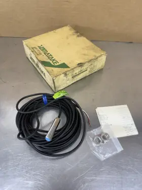 Fl7m-2b6g-l10 Honeywell Yamatake Proximity Sensor New Old Stock