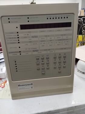Honeywell W7305a 1 Nos 1015 5-ch Load Controller Remote Temp Sensor