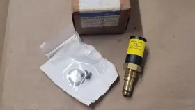 Snr14a-601r Johnson Controls Differential Pressure Transducer For Lube Oil Snr14a-601r Johnson Controls Differential Pressure Transducer For Lube Oil