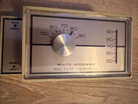 Lr27935 White-rodgers 2 Stage Heat And 1 Cool Pump Mechanical Thermostat